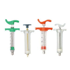 Plastic syringe